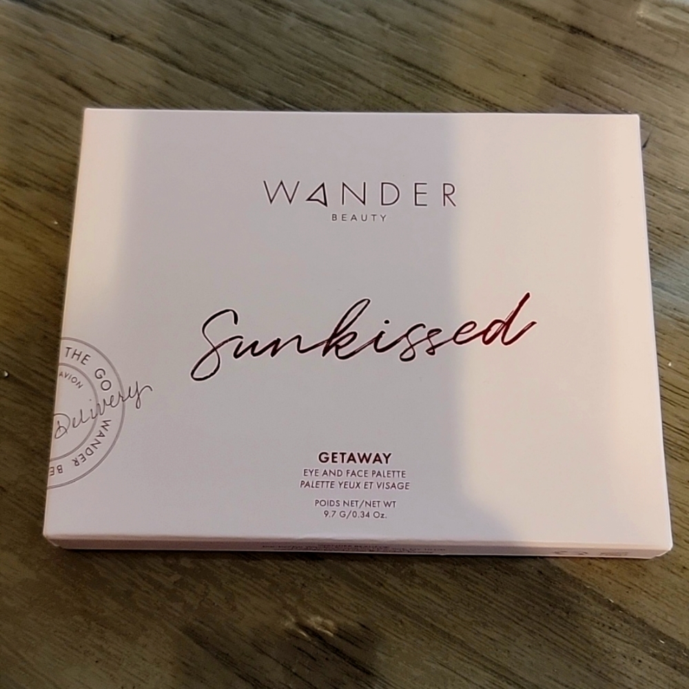 NWT Wander Eye & Face Palett